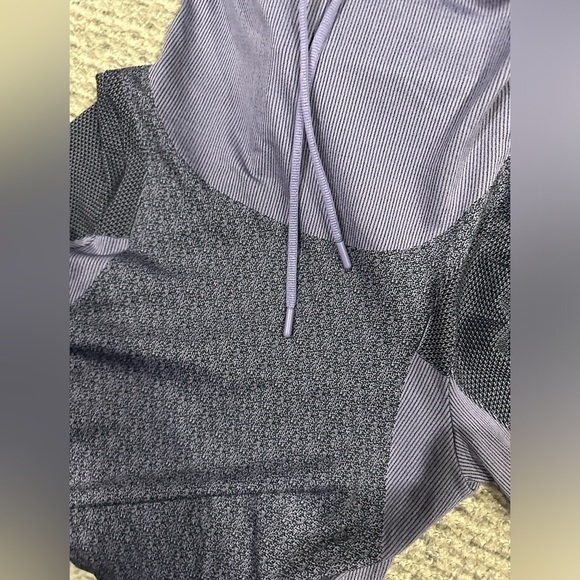 UNDER ARMOUR Vanish Purple/Gray Heatgear Cowl Neck pullover, EUC! - Picture 6 of 8